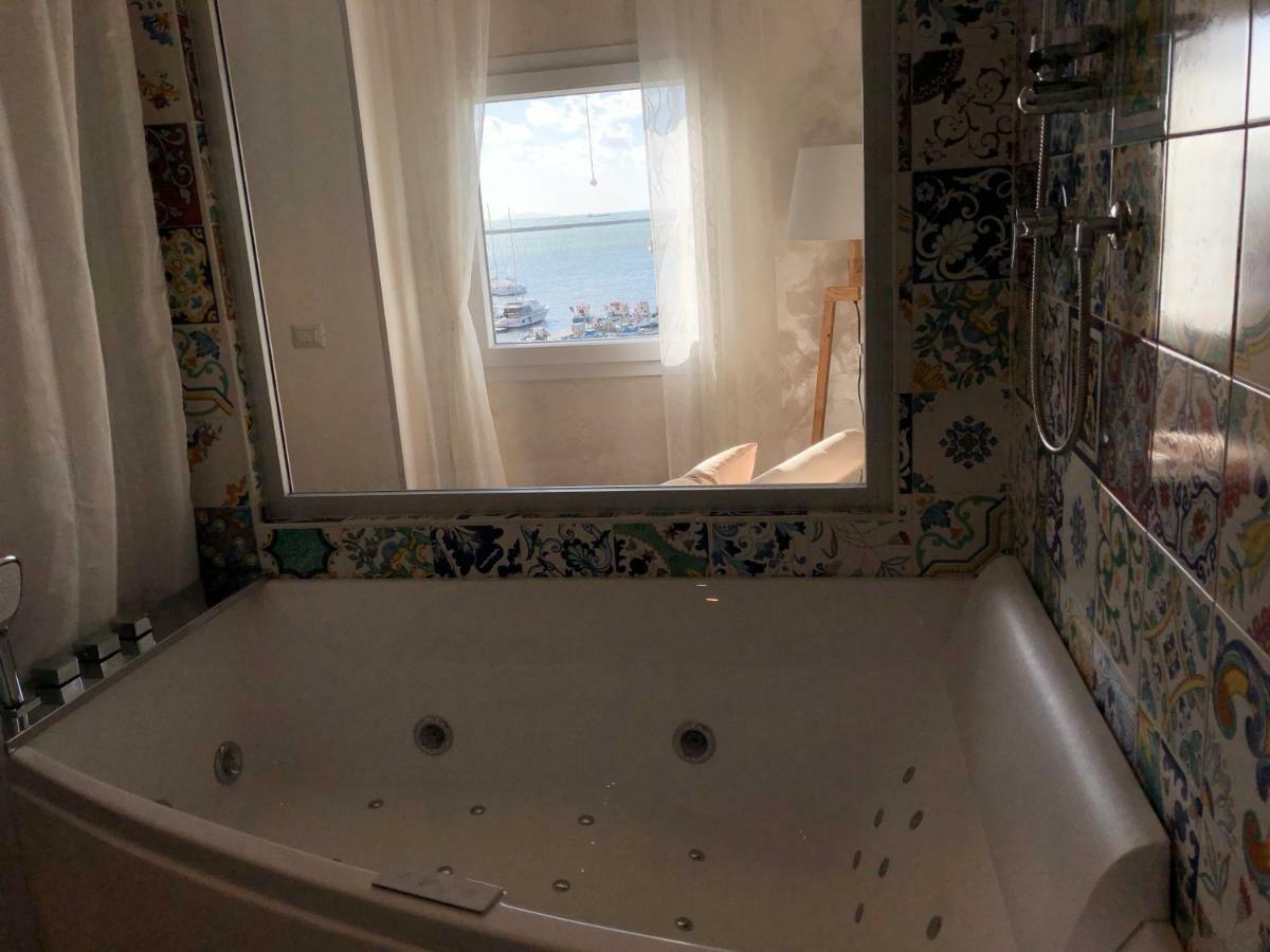 Double Room Hot Tub Sea View,1047822985:JPEG