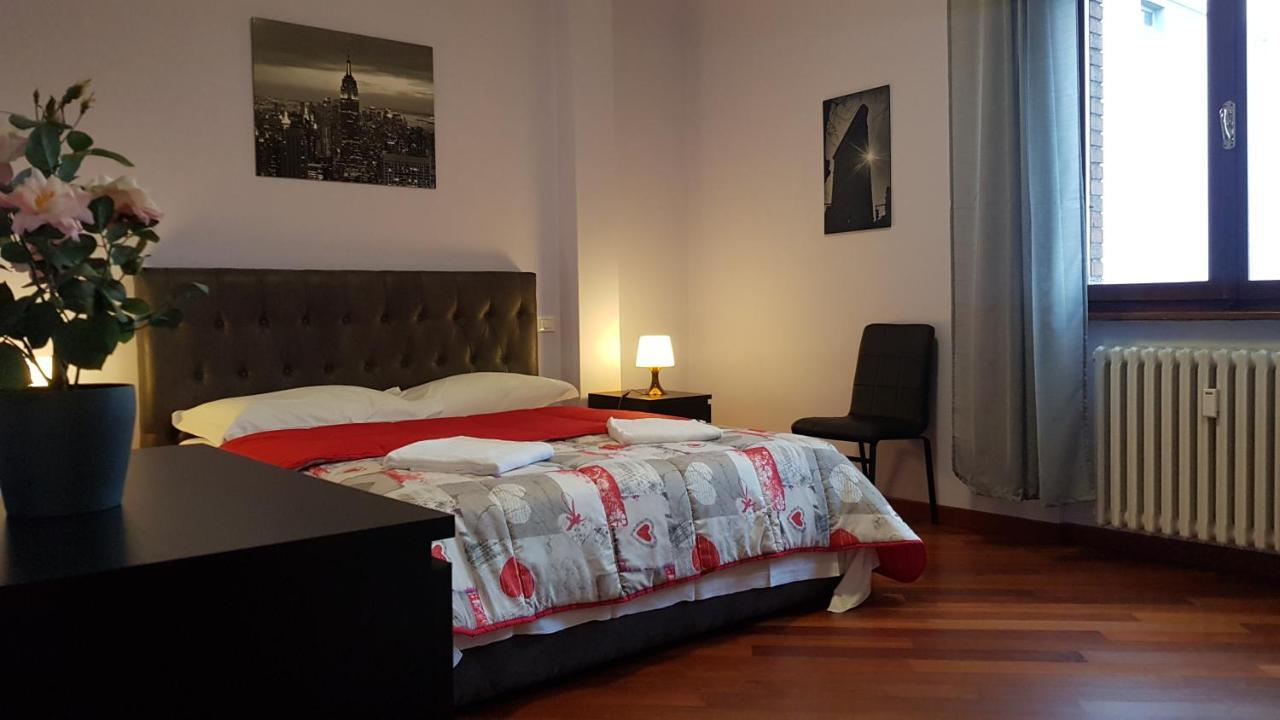Kamer met Queensize Bed en Gedeelde Badkamer