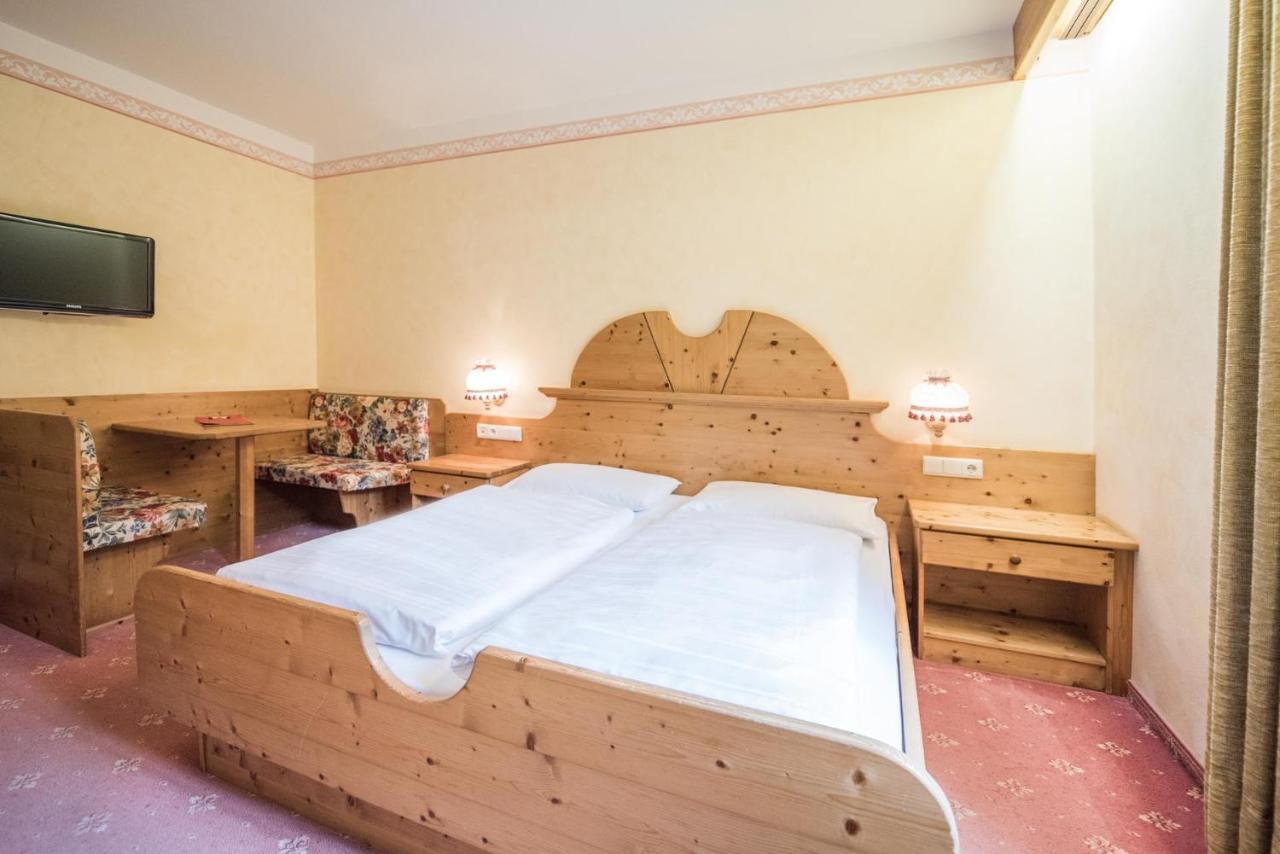 Small Double Room,1372246100:JPEG