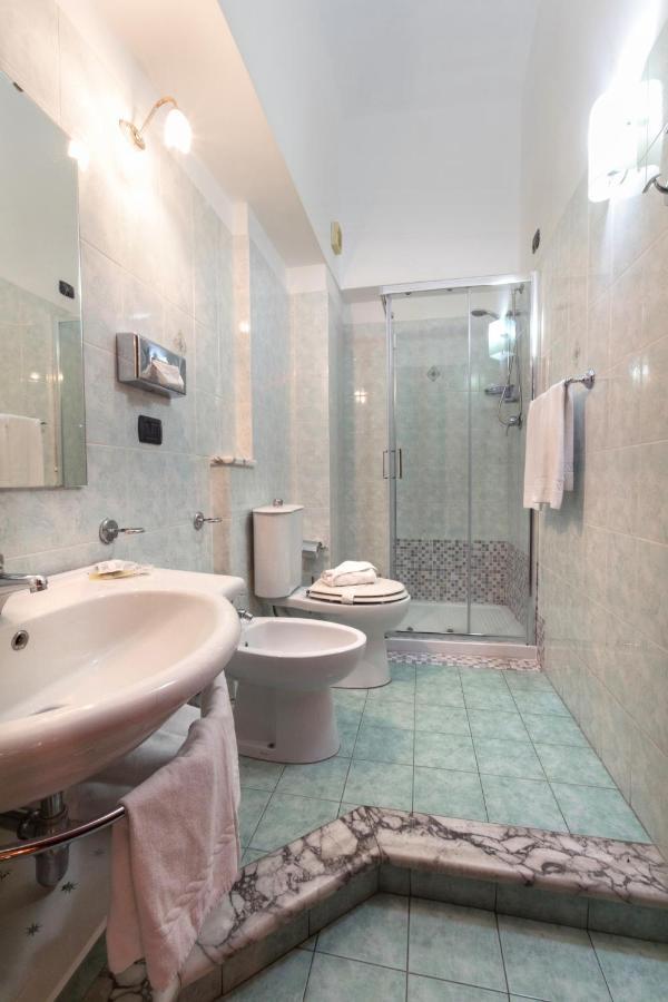 Camera Familiare con Bagno Privato