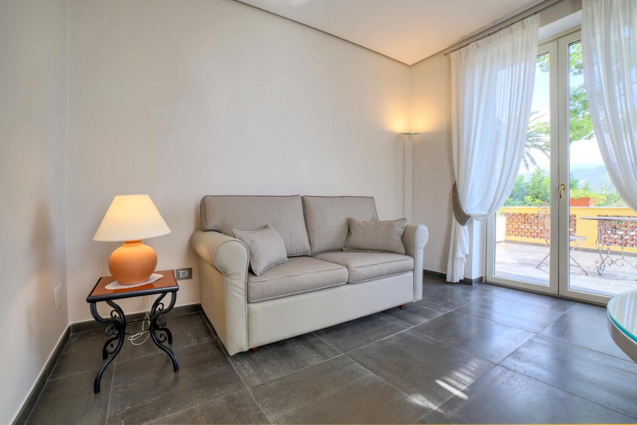 Royal Suite with Terrace and Sea View - Dependance