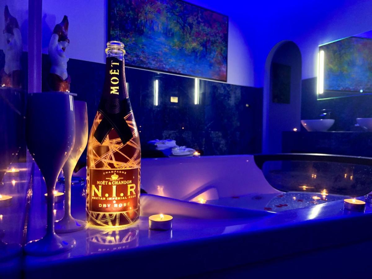 Suite mit Kingsize-Bett mit Whirlpool