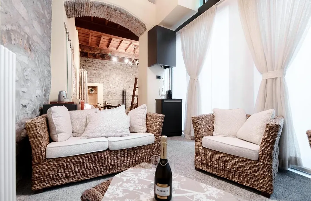 Historical Suites By "The House Of Travelers"-1