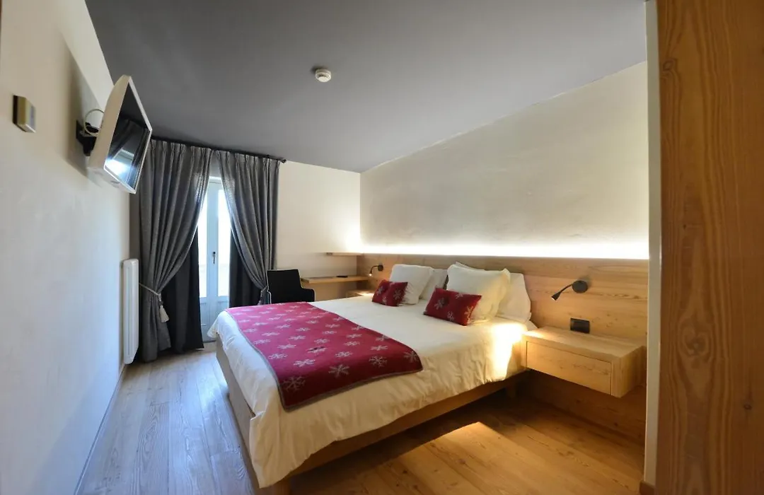 La Madonnina Del Gran Paradiso Wellness Hotel-1
