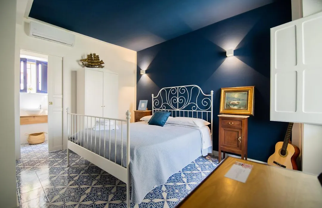 Crudo Home-1