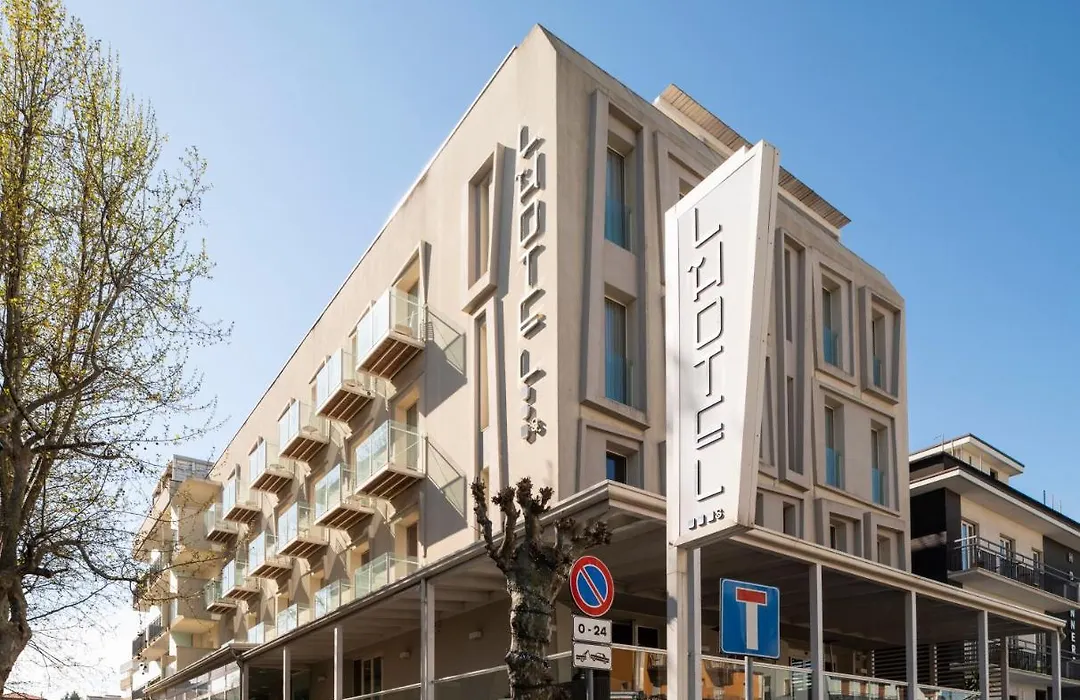 L'Hotel-1