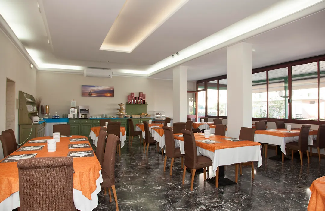 Ute Hotel-1