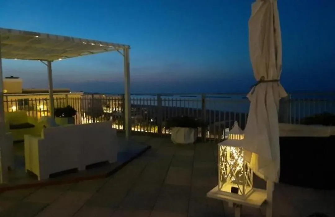 Hotel Embassy-1