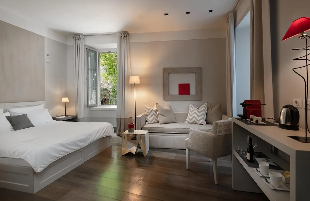 Gombithotel-1