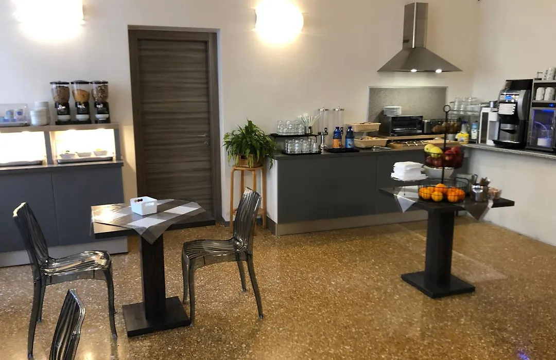 Hotel Cairoli-1