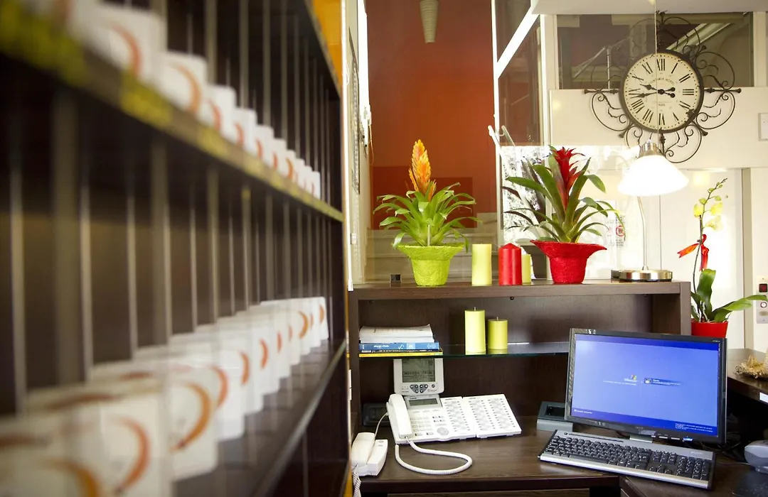 Hotel Alibi-1