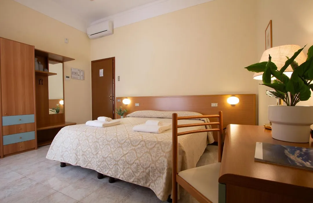 Hotel Benacus Torri Del Benaco-1