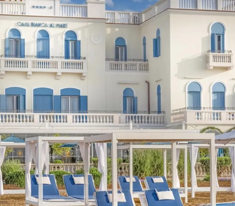 Casa Bianca Al Mare-1