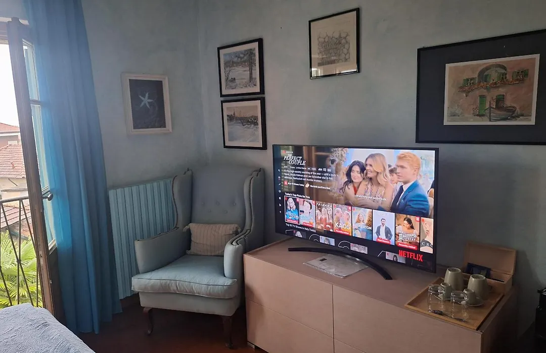 Lake View Ortensia Room With Balcony And Private Bathroom At Villa Isabella Stresa Retreat Ages 6 Plus-1