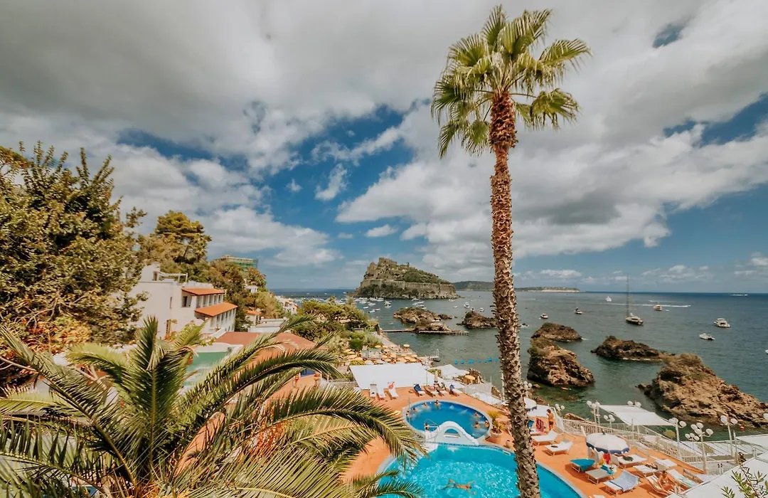 Strand Hotel Delfini-1