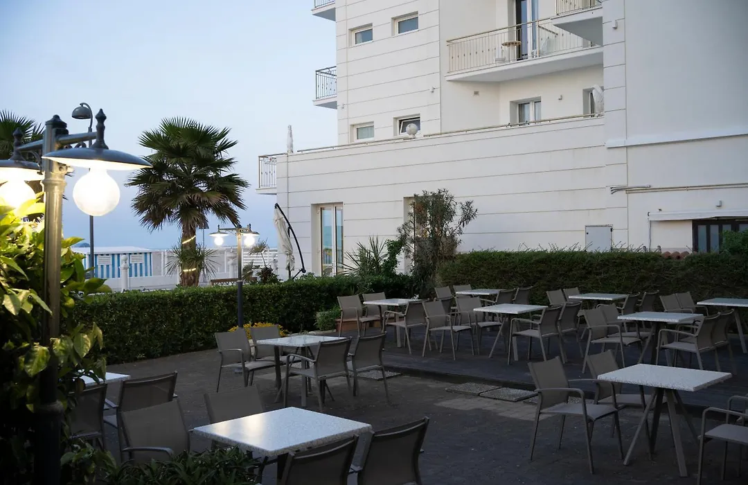 Hotel Mondial-1