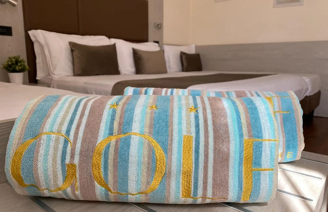 Golf Hotel-1