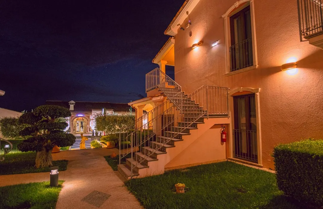 Hotel Ristorante Borgo La Tana-1
