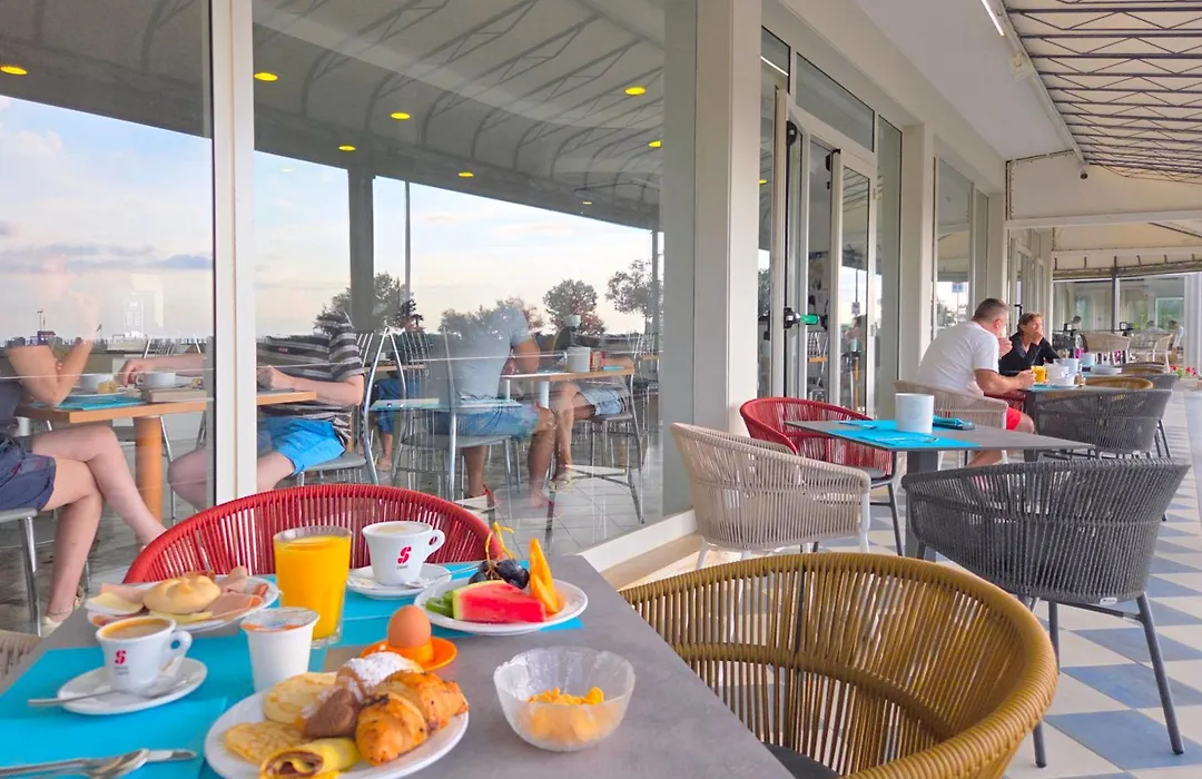 Hotel Riviera-1