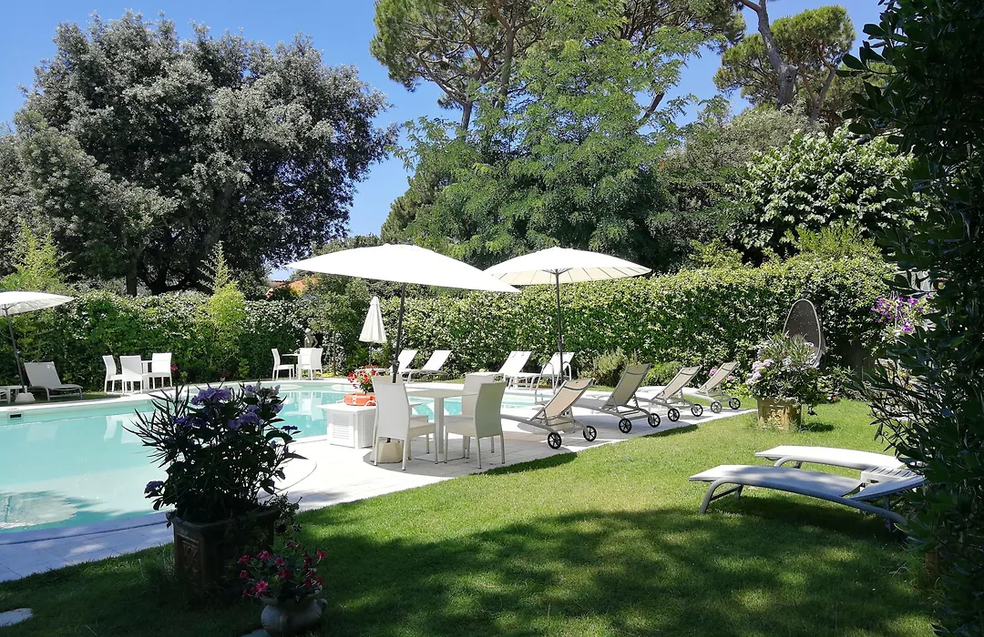 Jr Resort Logos Forte Dei Marmi-1