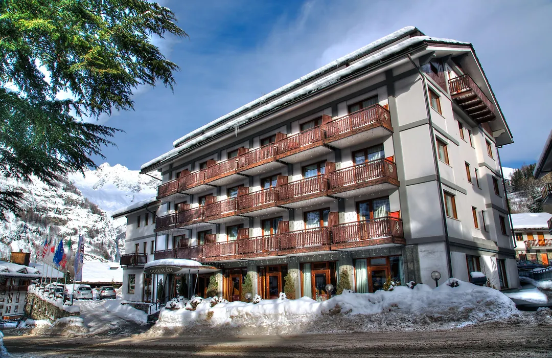 Cresta Et Duc Hotel-1