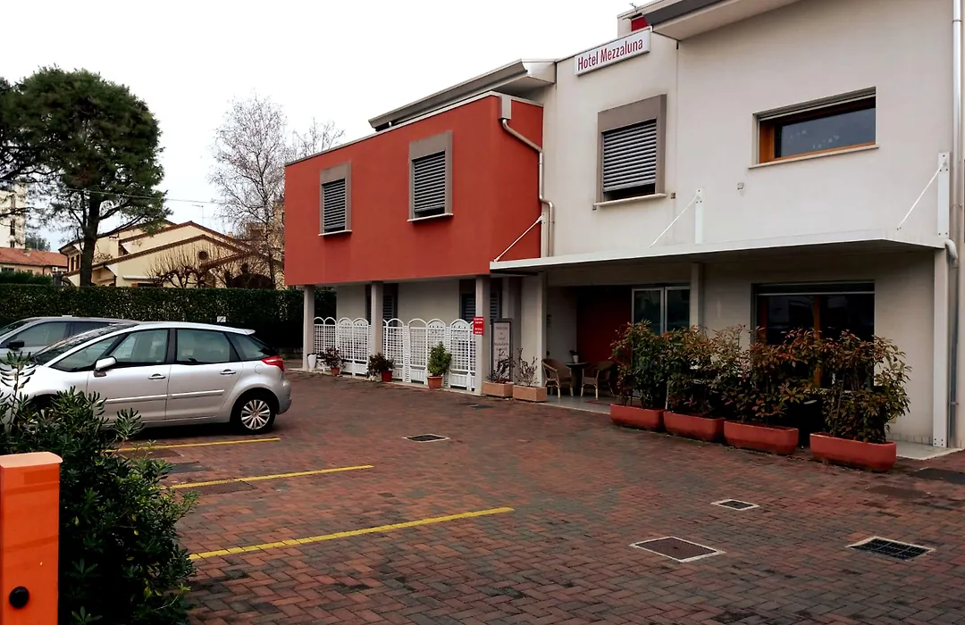 Hotel Mezzaluna-1