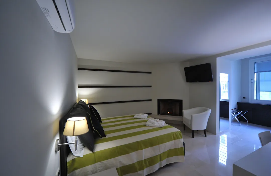 Gatto Bianco House-1