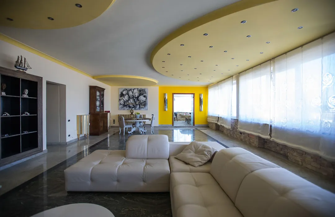 Hotel Queen Daisy-1