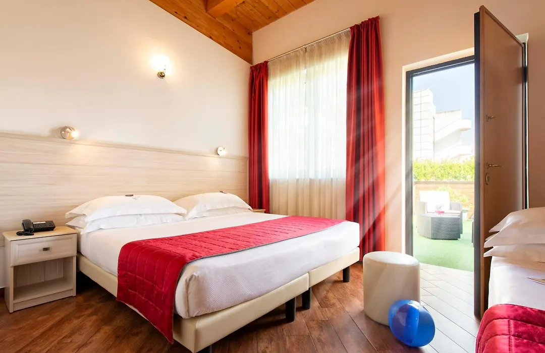 Simon Hotel-1