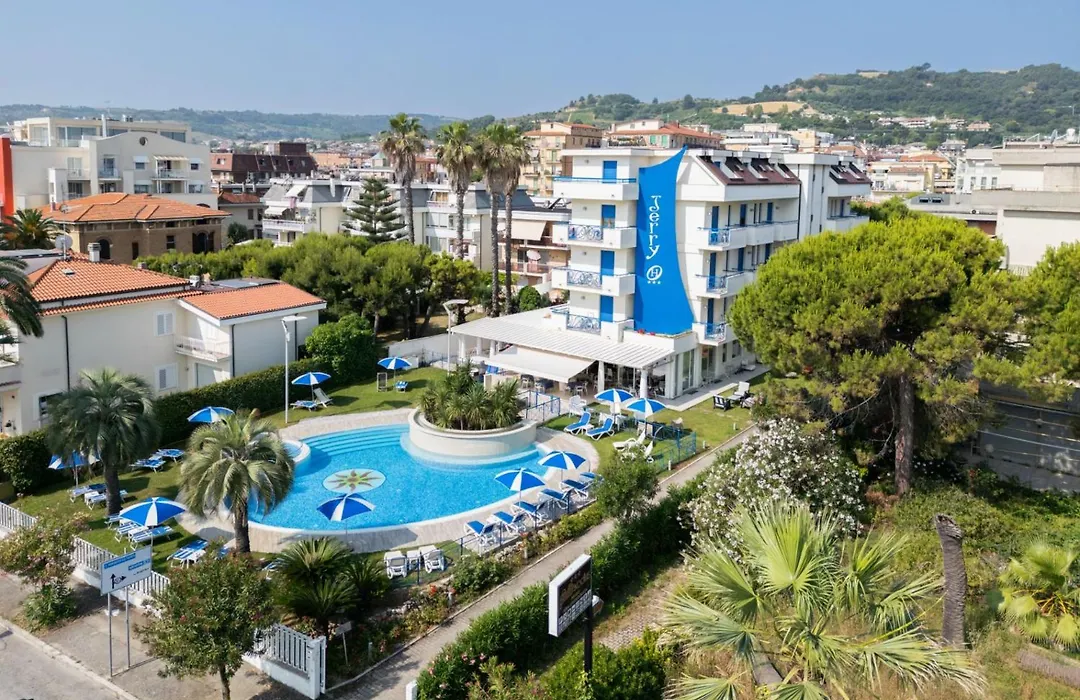 Hotel Jerry - Beachfront & Private Pool-1