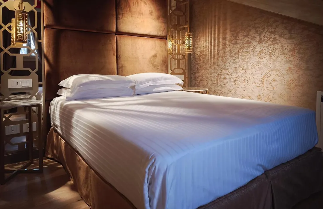 Hotel Antiche Figure-1