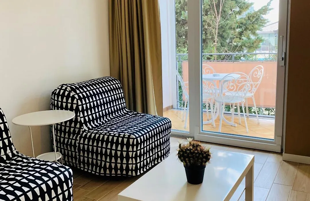 Front Lake Apartment Bardolino-1
