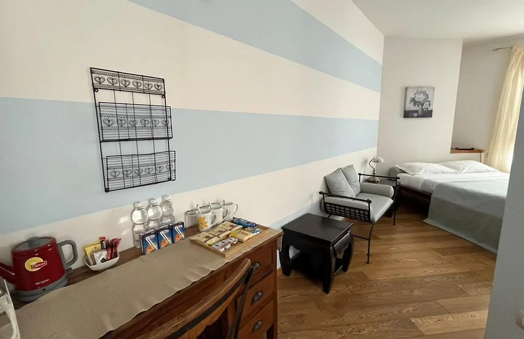 Bombyx Inn-1