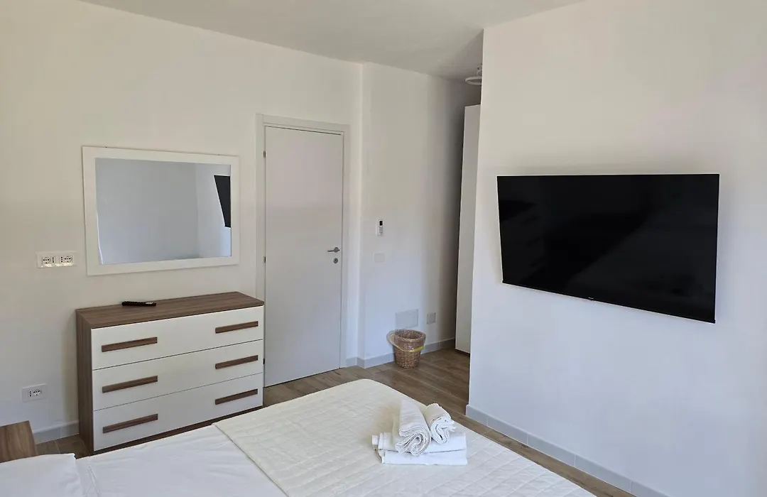 Guest House Tra Rocce E Mare-1