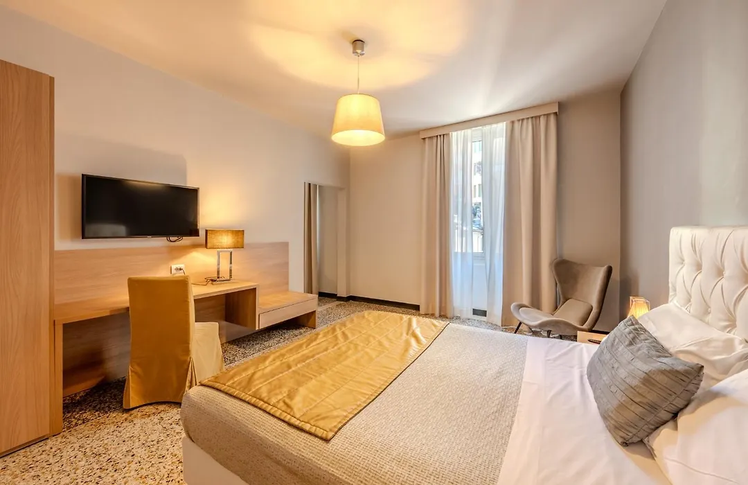 Hnn Luxury Suites-1
