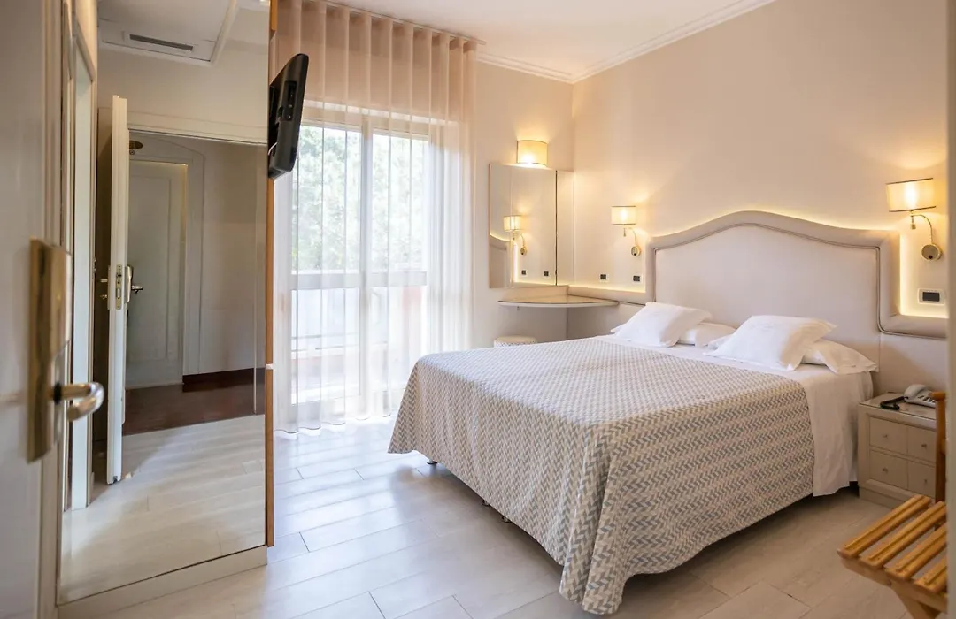 Hotel Globus-1