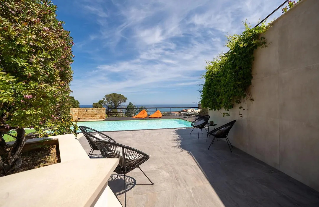Pater Meus Suites - Sea View, Pool & Parking-1