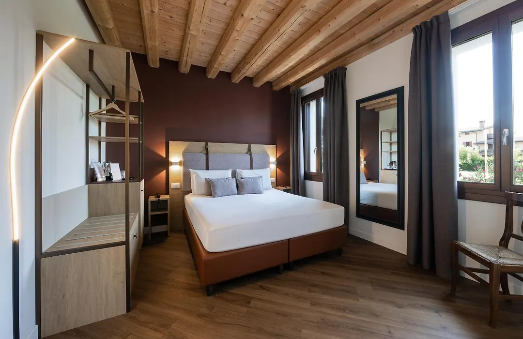 Hotel Venice Resort Airport-1