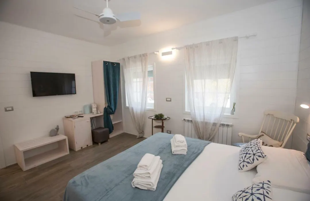 Laura E Christian - Rooms-1