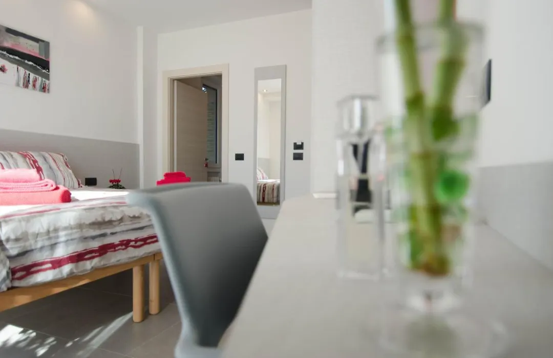 Varese Comfort Room-1