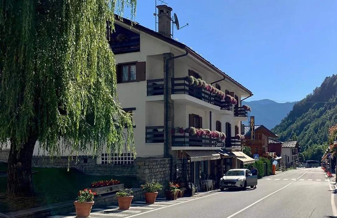 Hotel Bucaneve-1