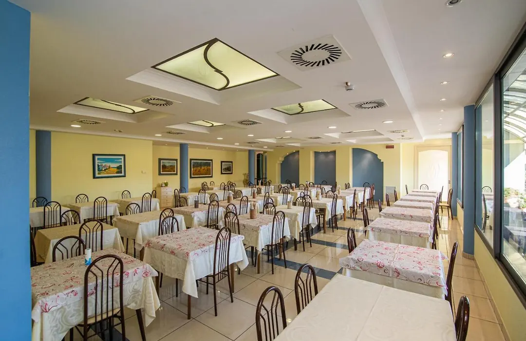 Hotel Modena-1