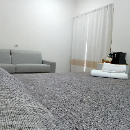 Flamingo Guest House- Rooms-2