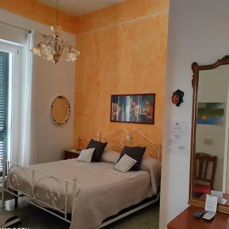 Enza Room'S Amalfi Coast Affittacamere-3