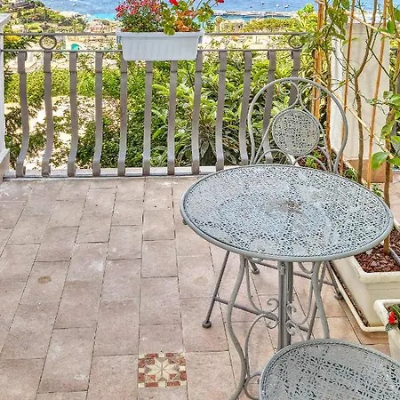 Malafemmena Guest House-3