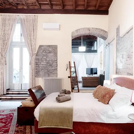 Historical Suites By "The House Of Travelers"-3