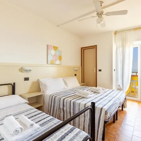 Hotel Mignon Riccione Fronte Mare-3