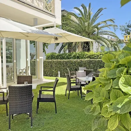 Hotel Pigalle-3