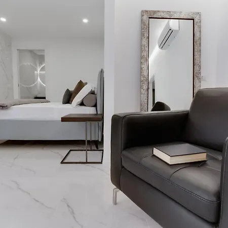 Caralis Suites Rooms-3