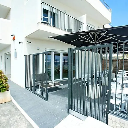 Gg77 Hotel La Spiaggia-3